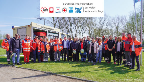 Gruppenbild der DRK-Teams und Teilnehmenden des Crashkurs Bevölkerungsschutz.