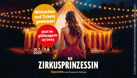 Rückansicht von Prinzessin im roten Kleid vor hell erleuchtetem Zirkuszelt. Dazu Text - Die Zirkusprinzessin, Operette vom 18.07. bis 09.08.2025, Mitmachen und Tickets gewinnen, Jetzt im glüXmagazin 27/2025.