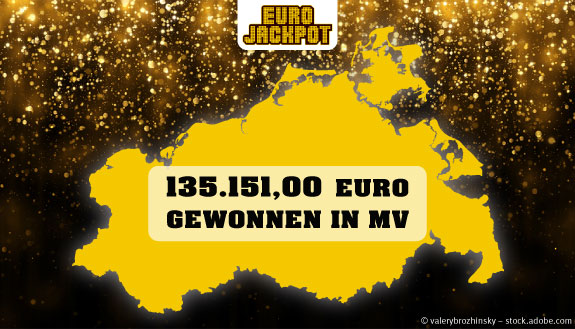 LOTTO MV Karte vor dunklem Hintergrund und goldfarbenen Glitzer sowie Eurojackpot-Logo und Text - 135.151,00 Euro gewonnen in MV