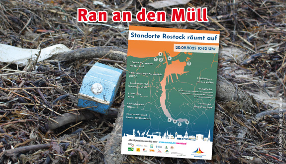 Ran an den Müll - Flyer vom Küstenputz zum World Cleanup Day. Im Hintergrund Müll am Strand.