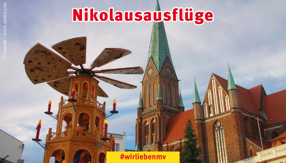 Blick auf den Schweriner Adventsmarkt und den Schweriner Dom