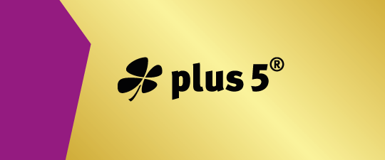 plus 5-Logo und gold-lilafarbener Hintergrund.