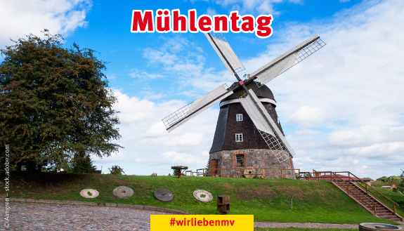 Die Museumsm&uuml;hle in Woldegk vor blauem Himmel und strahlendem Sonnenschein