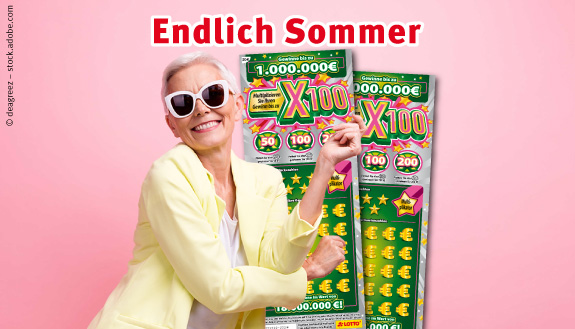 Endlich Sommer: Lachende Frau im gelben Anzug und zwei bunte Rubbellose X100
