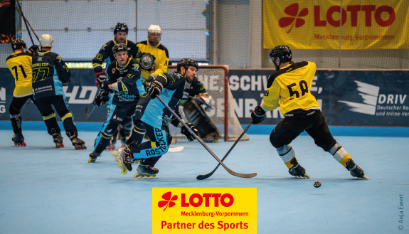 Voller K&ouml;rpereinsatz beim Spiel der Rostocker Nasenb&auml;ren