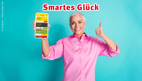 Frau mit pinkem Hemd mit ge&ouml;ffneter LOTTO MV APP auf Smartphone
