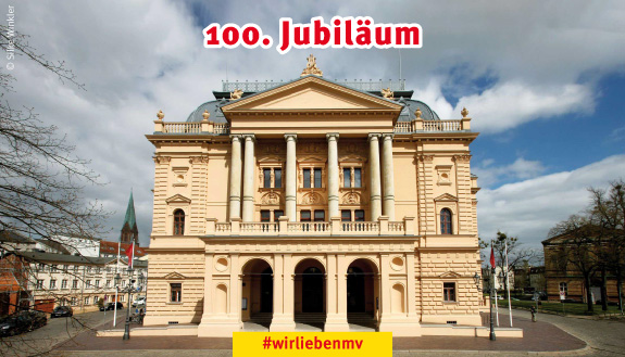 Blick auf das Gro&szlig;e Haus des Mecklenburgischen Statststheaters