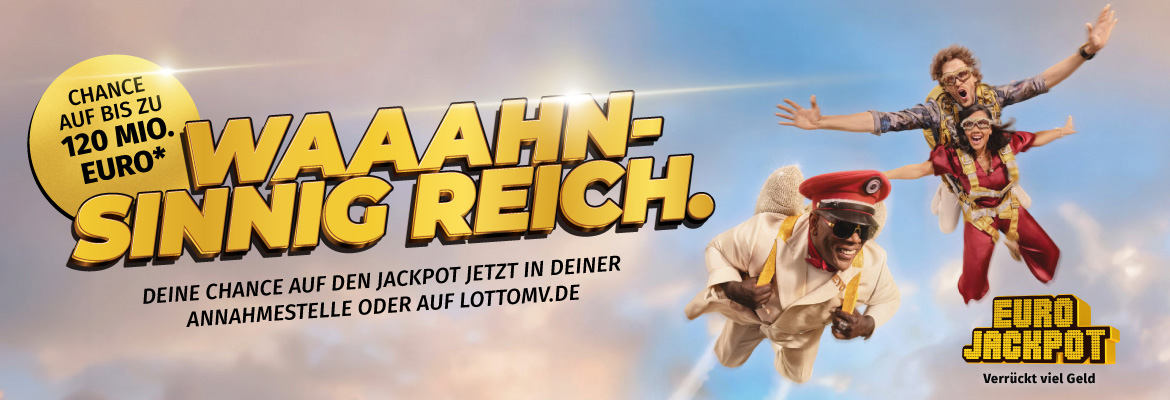 Eurojackpot - Waaahnsinnig reich. Drei lachende Fallschirmspringer vor blauem Himmel.