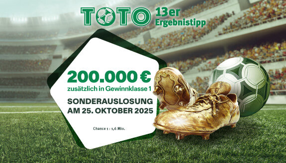 TOTO 13er Ergebnistipp-Logo - 200.000 Euro zusätzlich im Jackpot - Sonderauslosung am 25. Oktober 2025. Dazu goldene Fußballschuhe, Fußball - im Hintergrund gefülltes Fußballstadion.