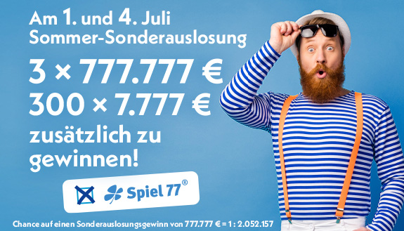 Spiel 77 Sommer-Sonderauslosung sowie Mann mit blau-wei&szlig; gestreifem Shirt, Hut und Sonnenbrille.